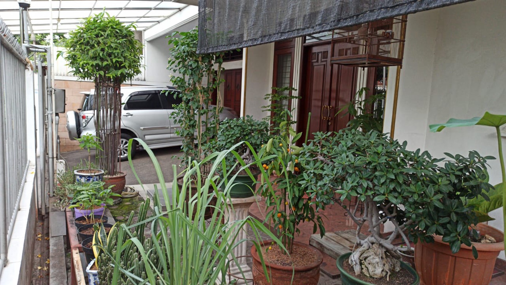 Rumah Mewah dan Luas di Taman Aries! Siap Huni dengan Material Premium!