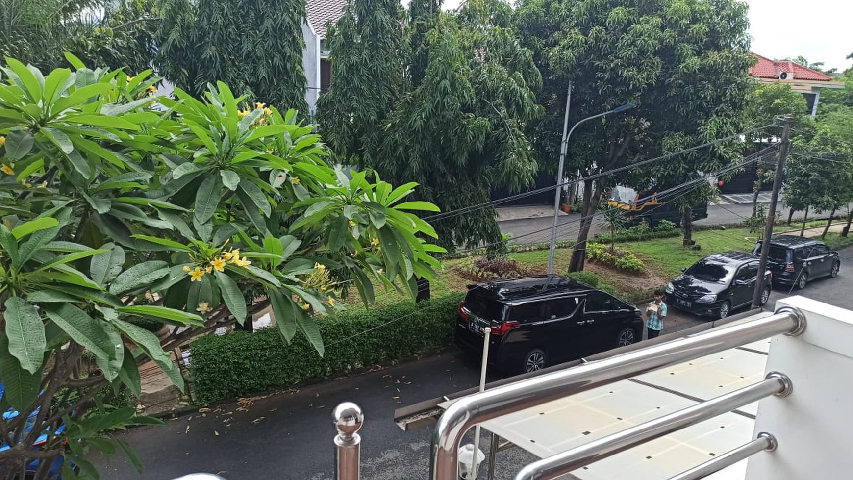 Rumah Mewah dan Luas di Taman Aries! Siap Huni dengan Material Premium!