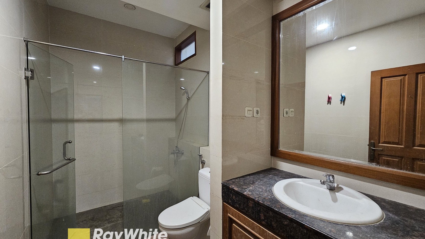 Rumah Di Brawijaya, Prime Area di Kebayoran Baru, Jakarta Selatan, Lokasi Tenang