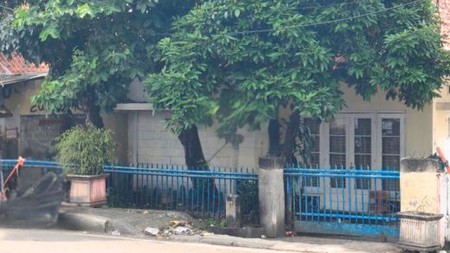 Rumah Tua Hitung Tanah dipinggir Jalan Besar Daerah Jalan Raya Bogor 