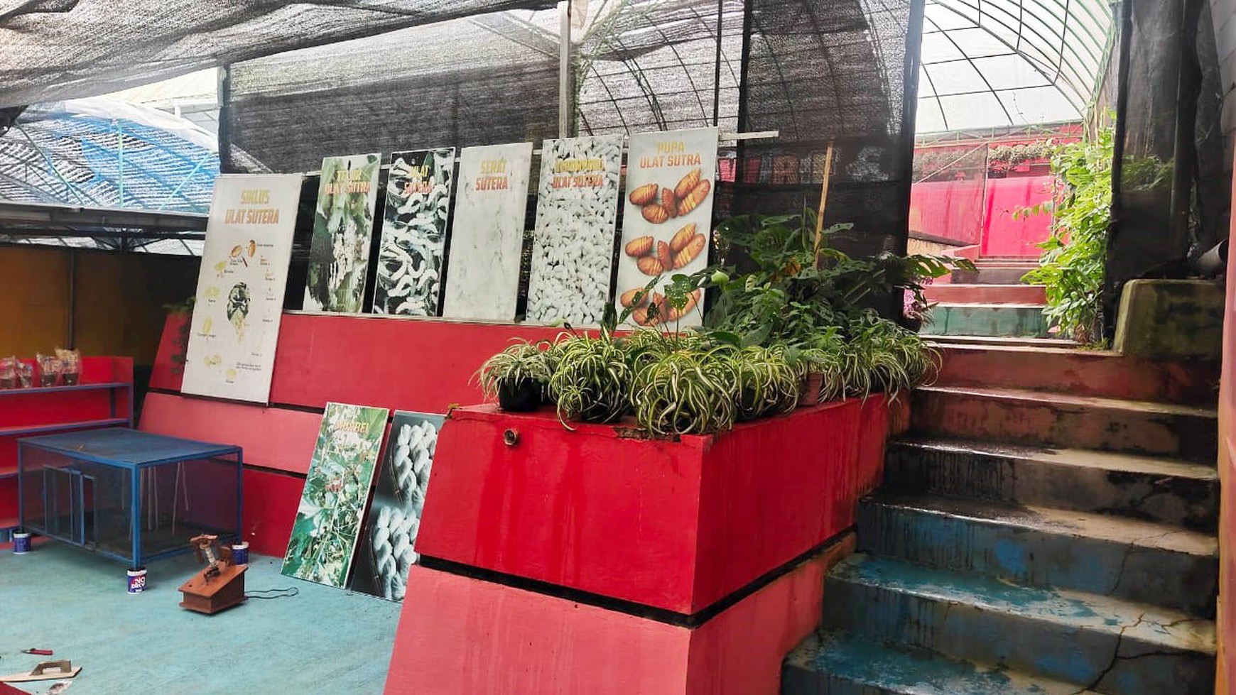 Ruang Usaha / Tempat Wisata Aktif Bagus Lokasi Nongkojajar Pasuruan Lengkap Beserta Perijianan + Staff & Pegawai Berikut Barang - Barangnya - TL -