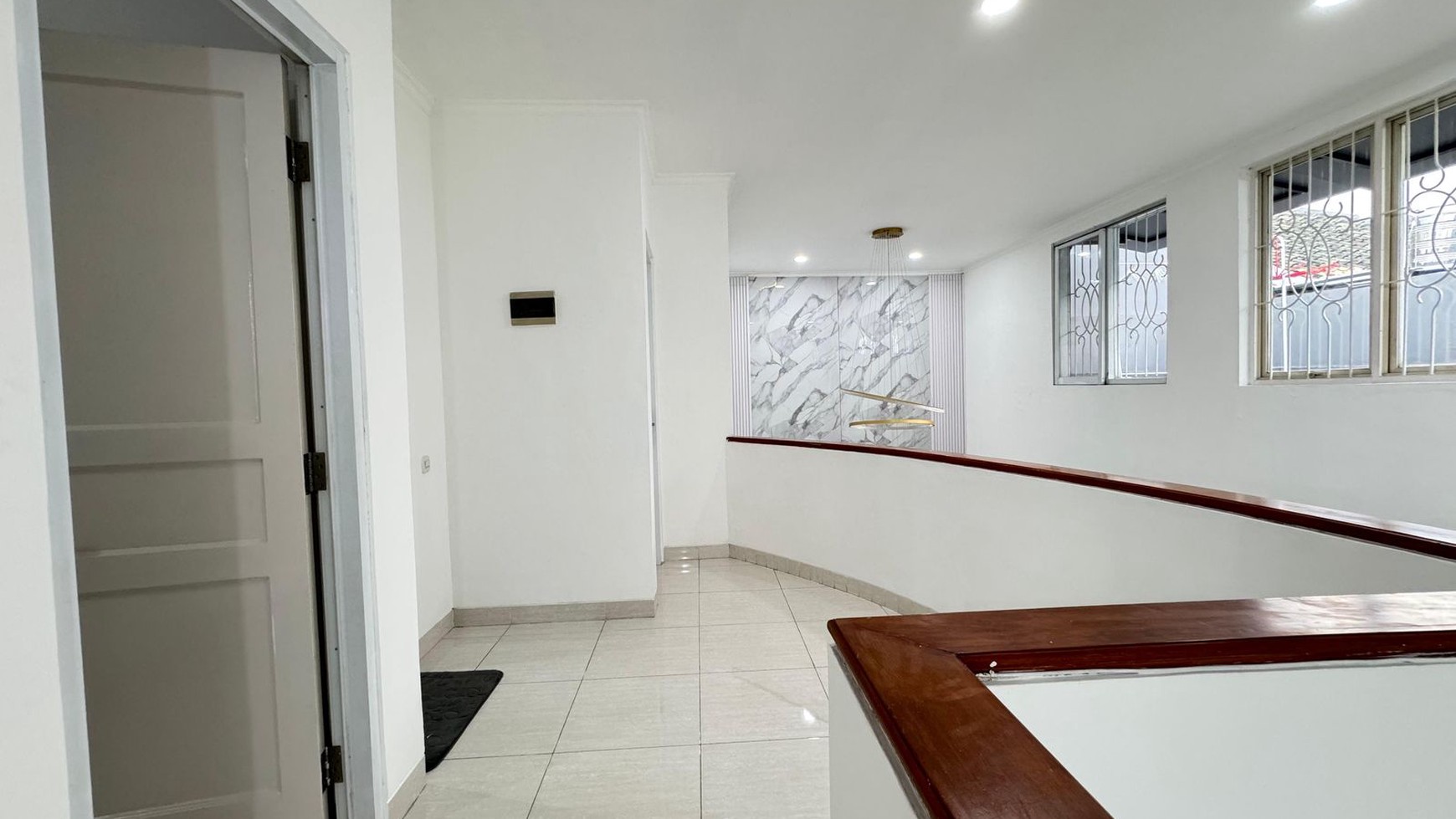 Rumah America Style Design Puspita Loka