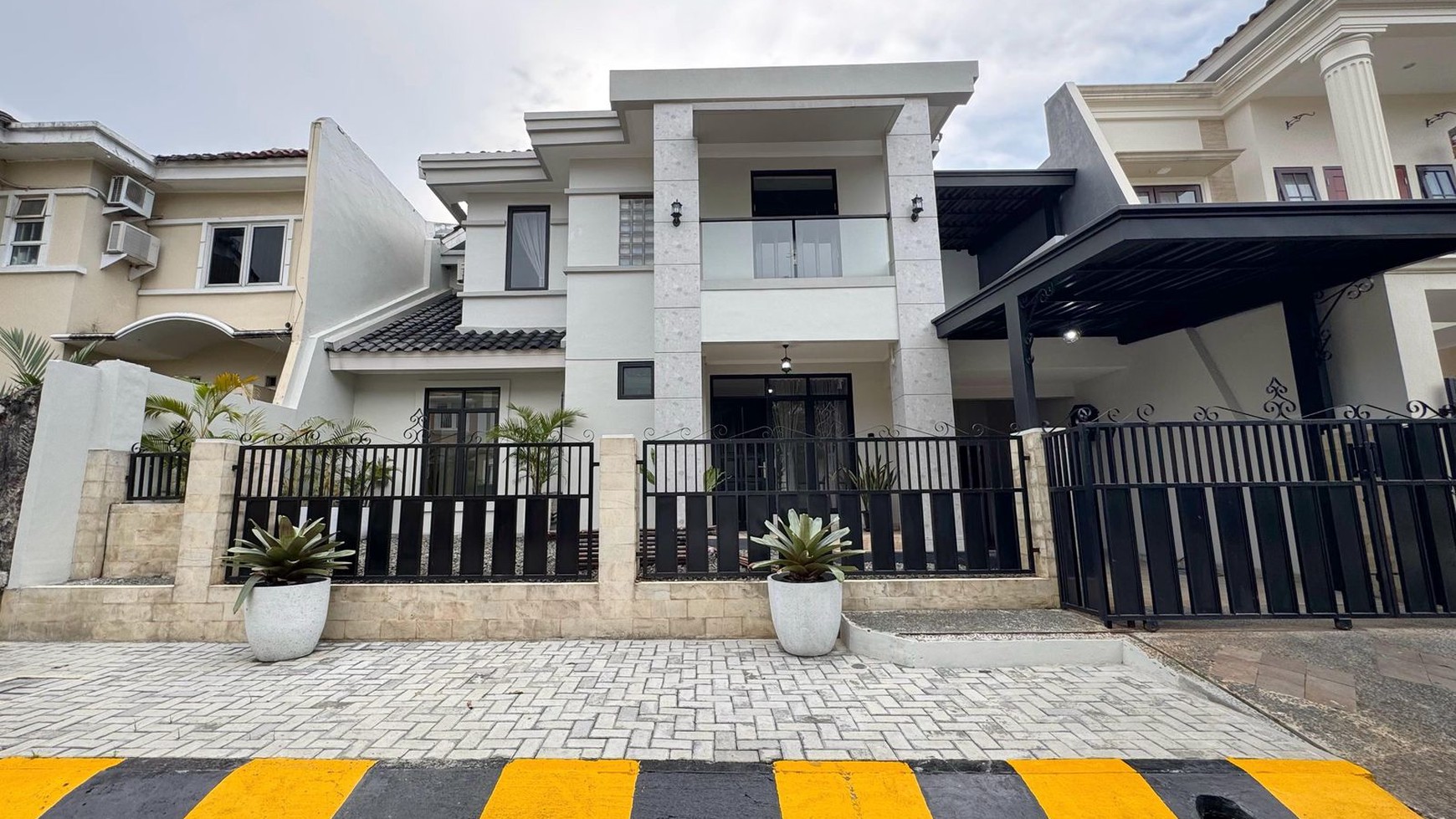 Rumah America Style Design Puspita Loka