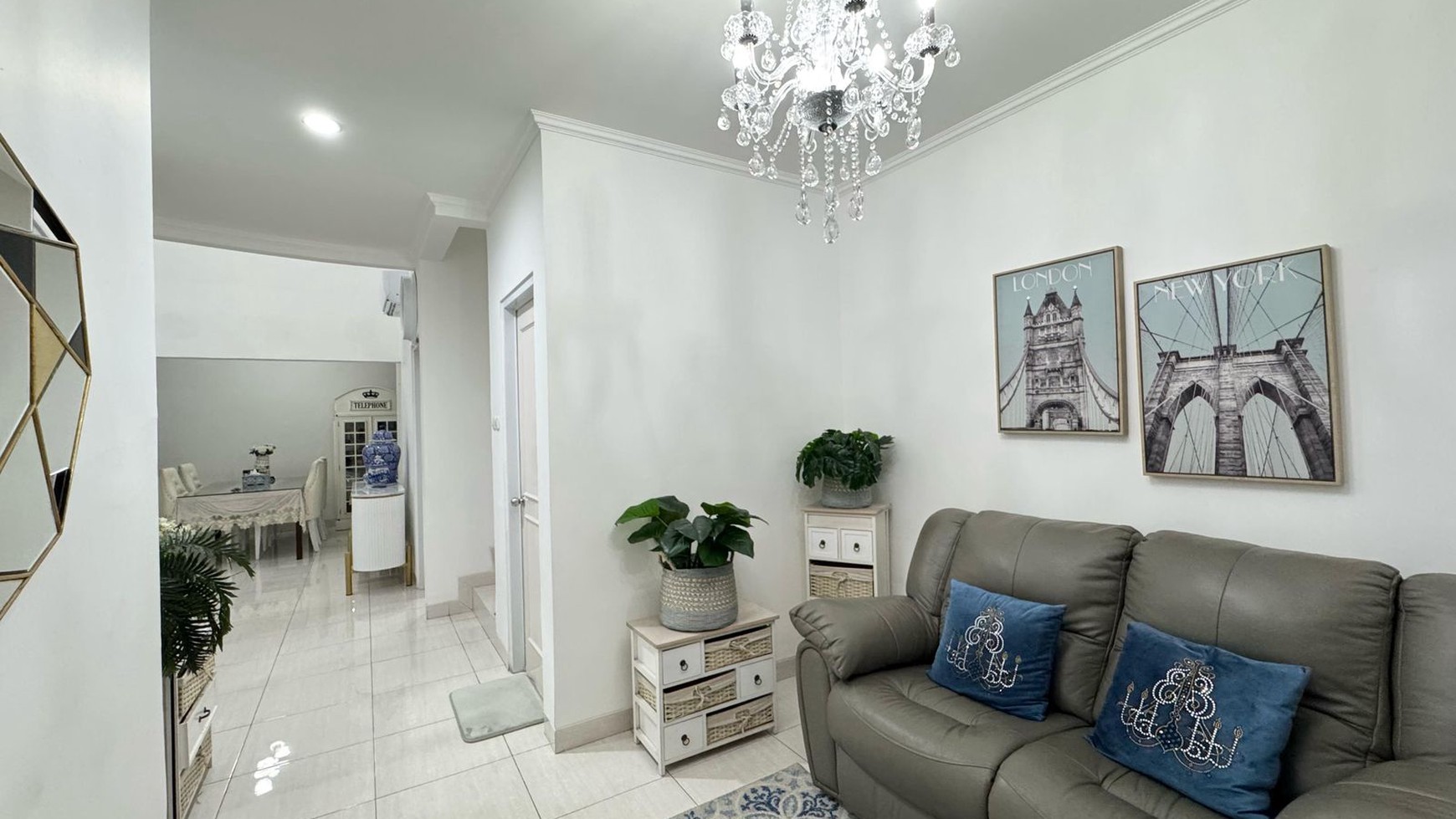 Rumah America Style Design Puspita Loka