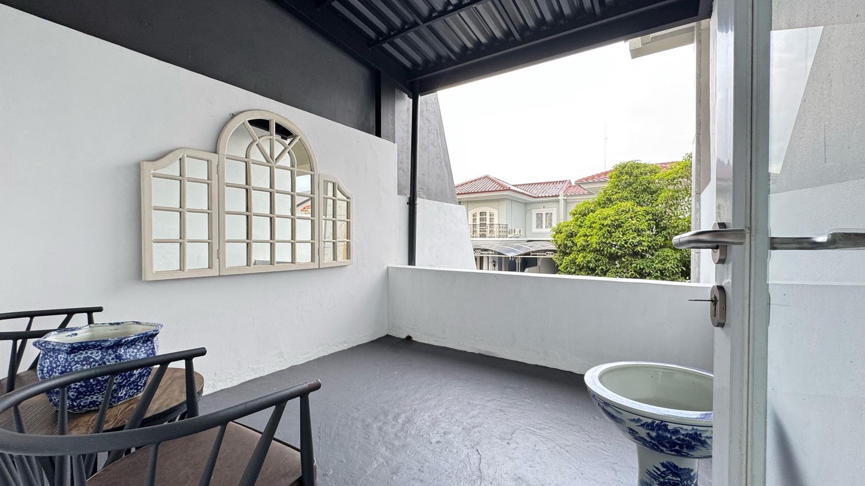 Rumah America Style Design Puspita Loka