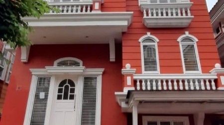 Di jual cepat rumah 2,5 lt di cluster Omaha Village Paramount Serpong 