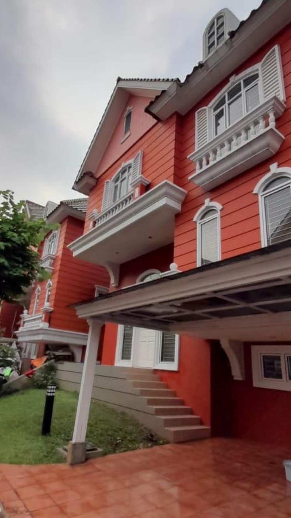 Di jual cepat rumah 2,5 lt di cluster Omaha Village Paramount Serpong