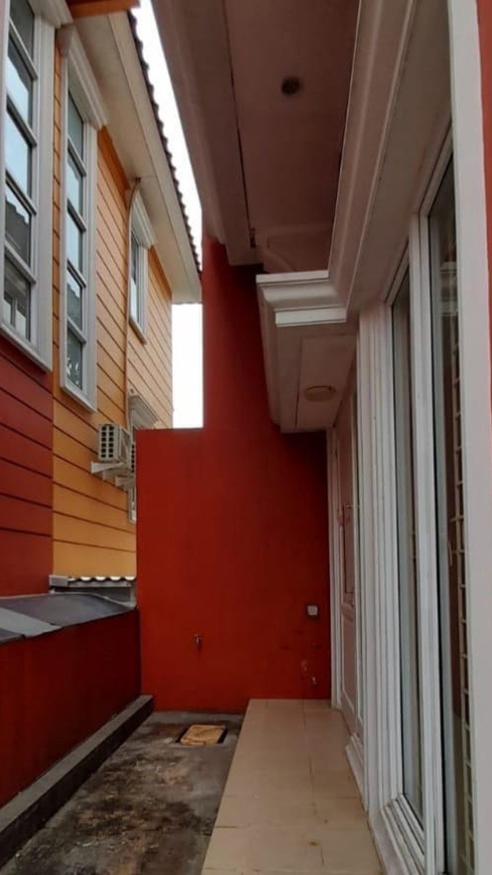 Di jual cepat rumah 2,5 lt di cluster Omaha Village Paramount Serpong
