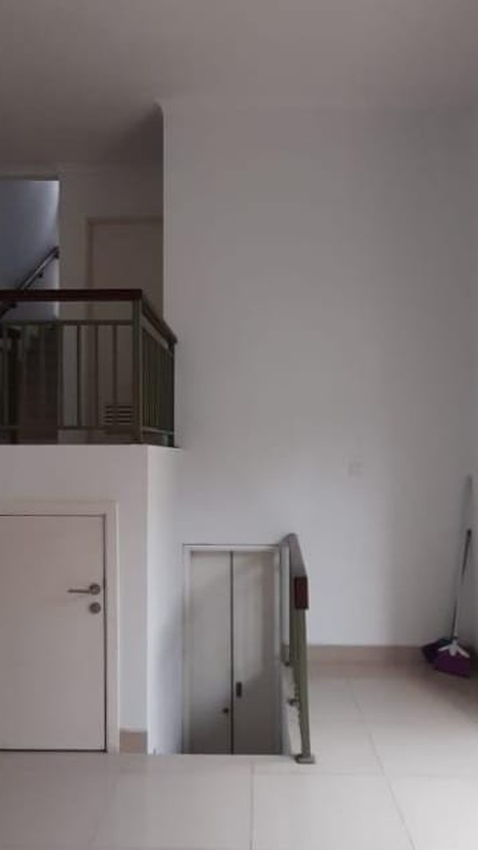 Di jual cepat rumah 2,5 lt di cluster Omaha Village Paramount Serpong