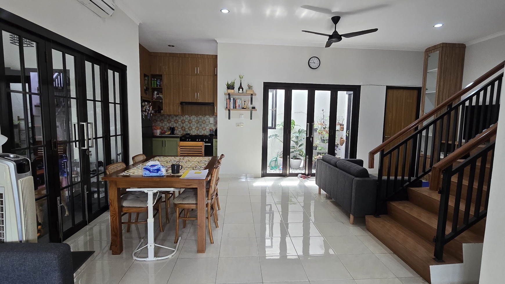 Rumah tidak nempel tetangga di Kencana Loka BSD City