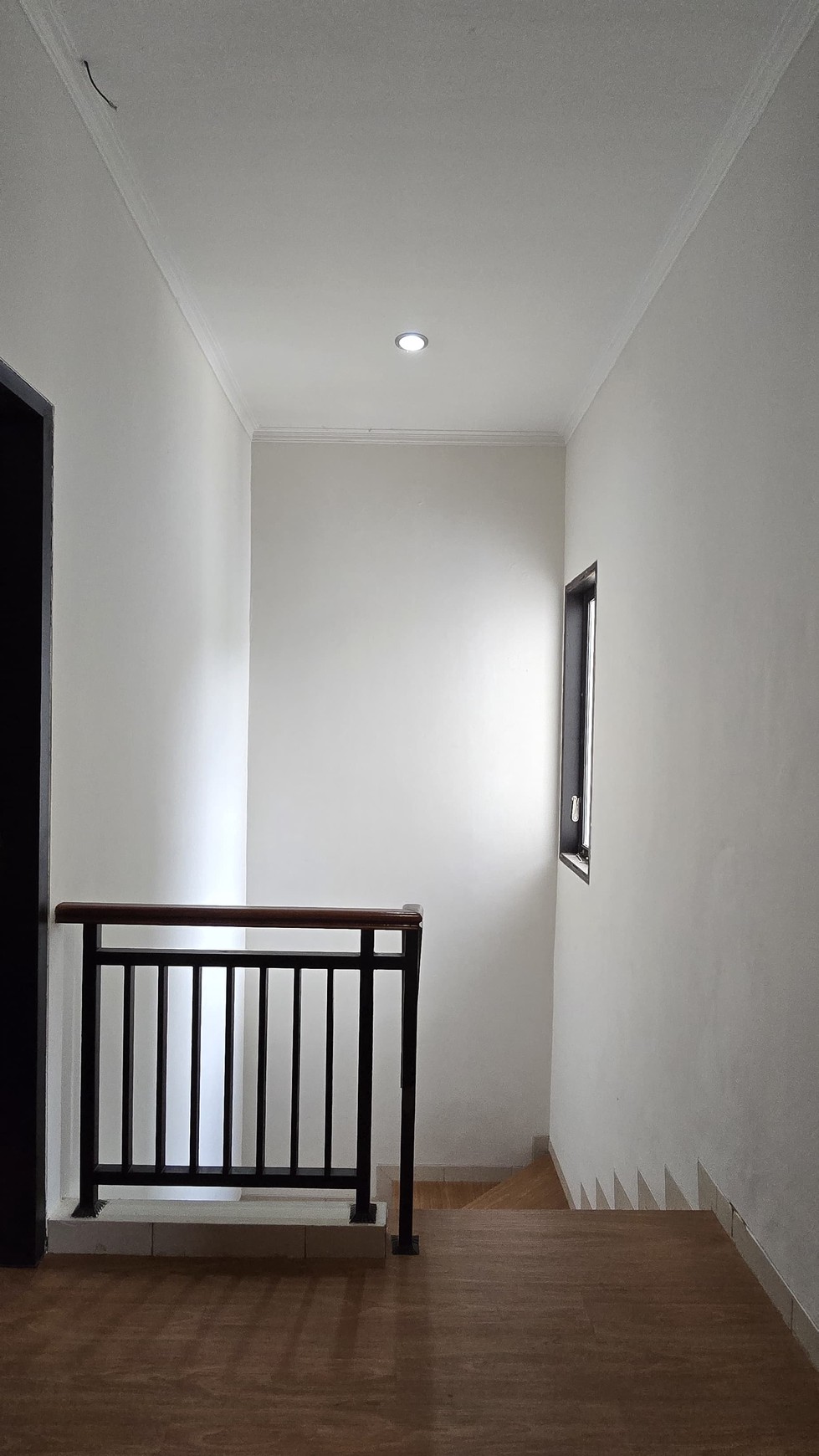 Rumah tidak nempel tetangga di Kencana Loka BSD City
