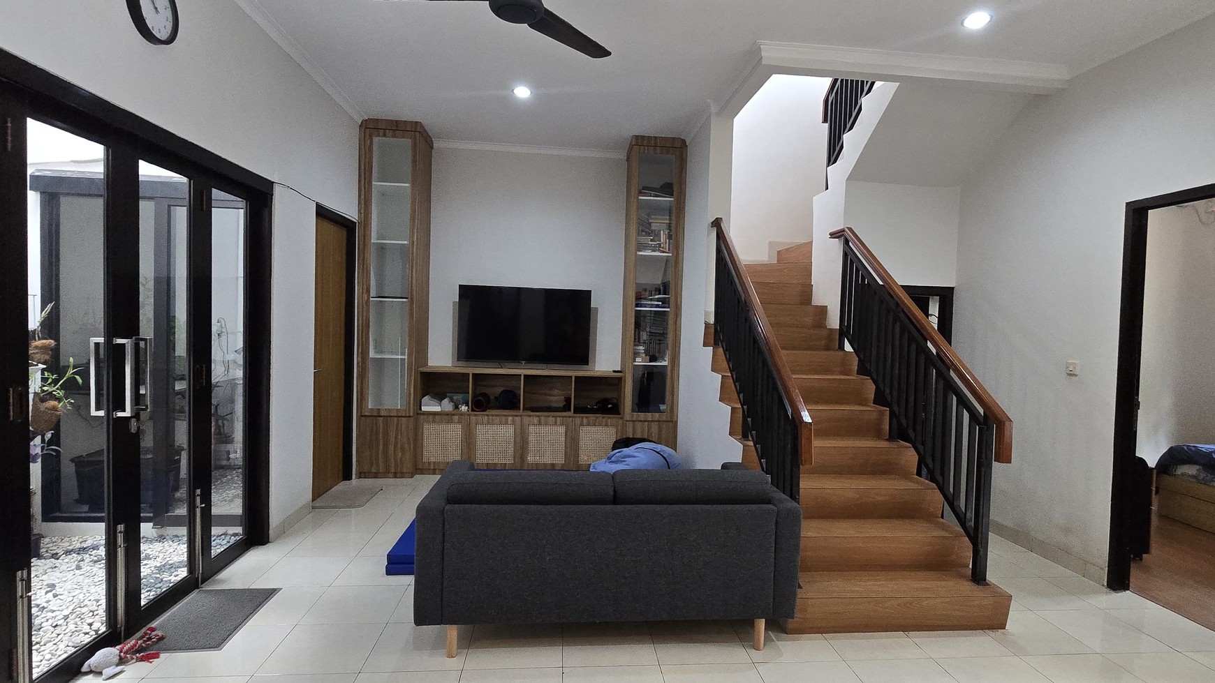 Rumah tidak nempel tetangga di Kencana Loka BSD City