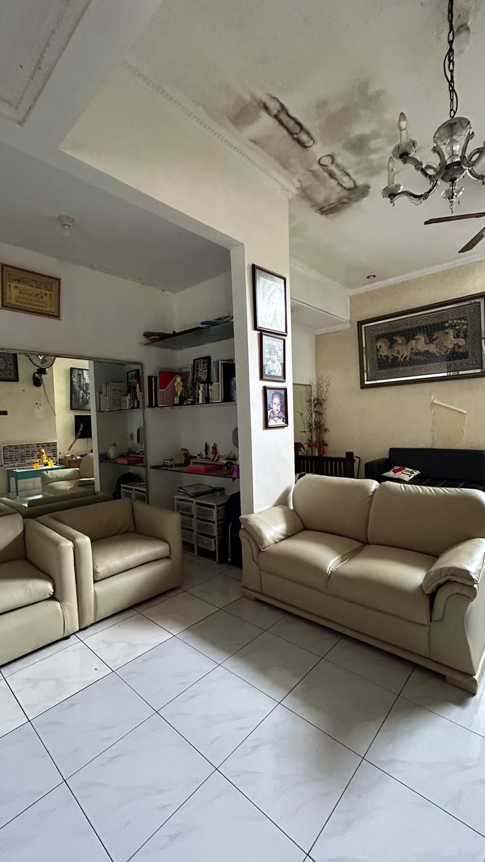 Banting harga. Rumah Rapih Terawat Bukit Nusa Indah, Ciputat
