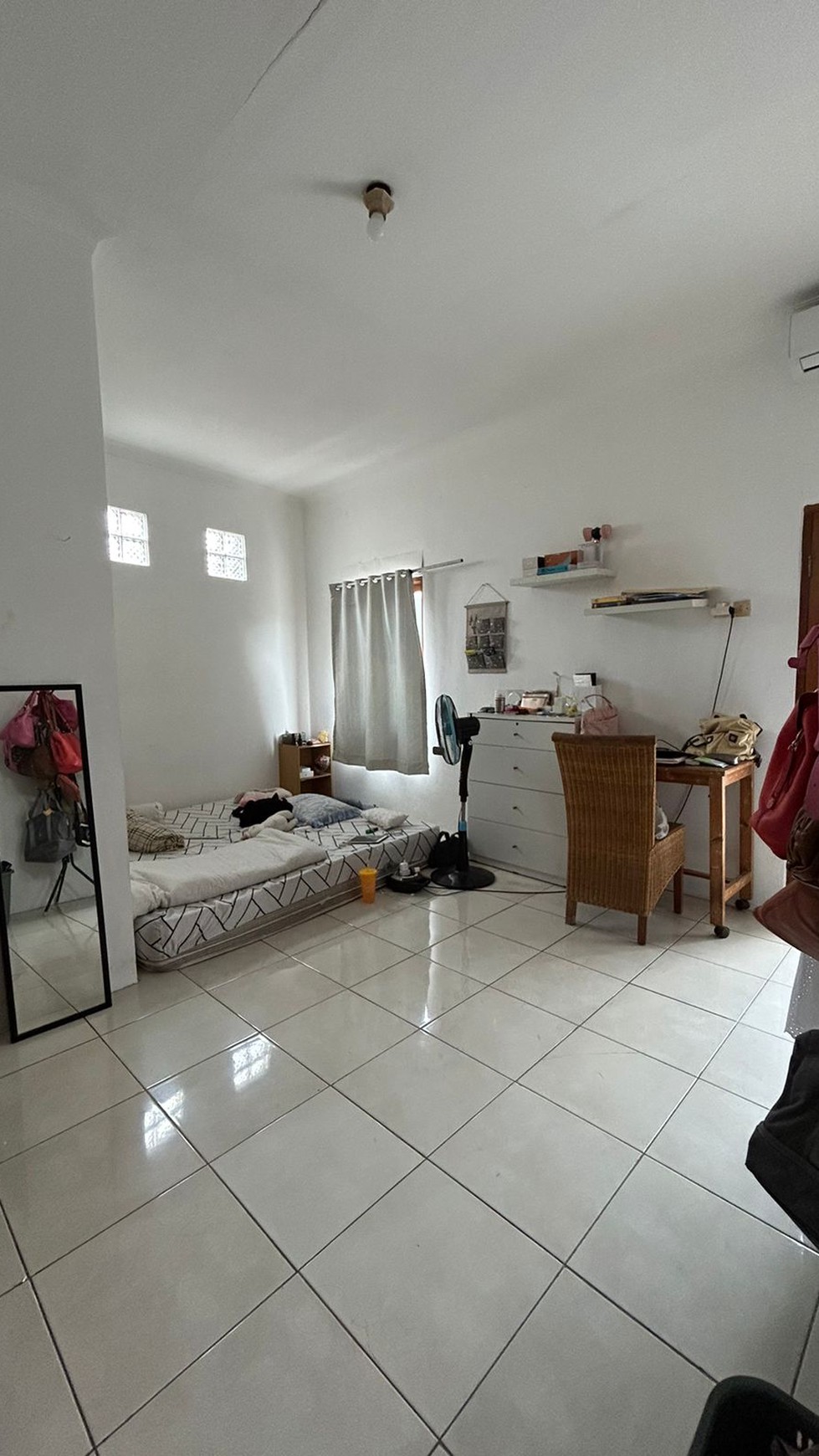 Banting harga. Rumah Rapih Terawat Bukit Nusa Indah, Ciputat