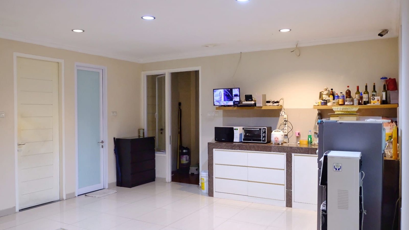 Rumah 3 lantai di Janur Elok  belakang sport mall Kelapa Gading Jakarta Utara