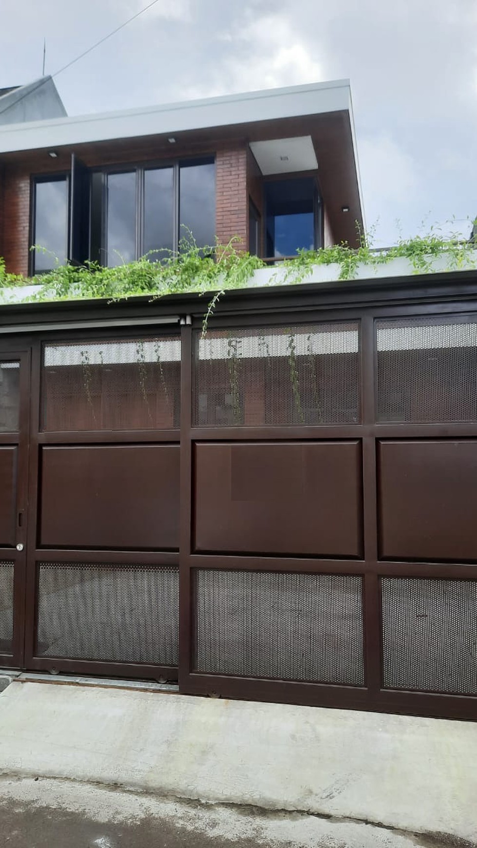 Rumah Renovasi Industrial Retro Design Griya Loka