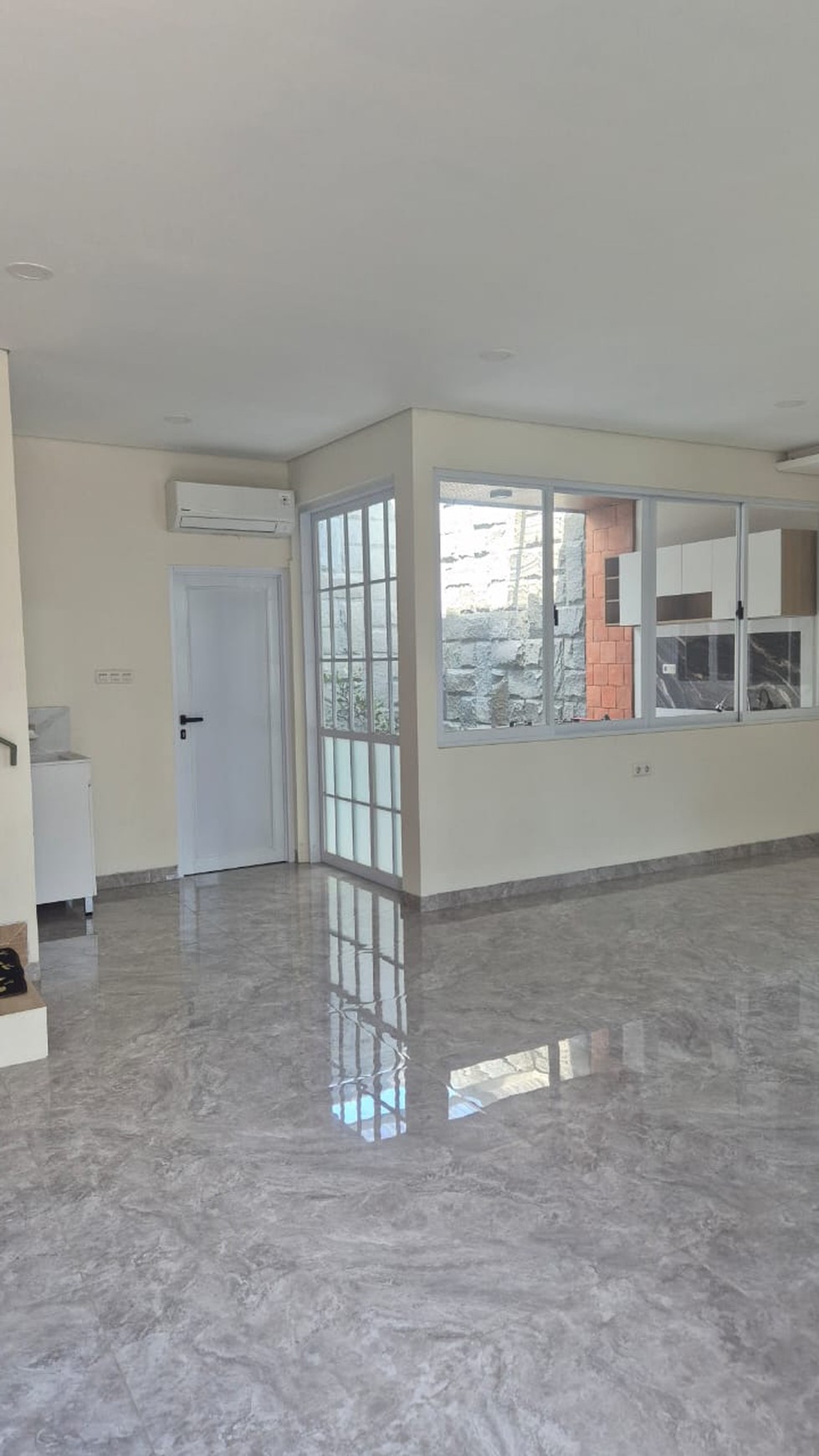 Rumah Renovasi Industrial Retro Design Griya Loka