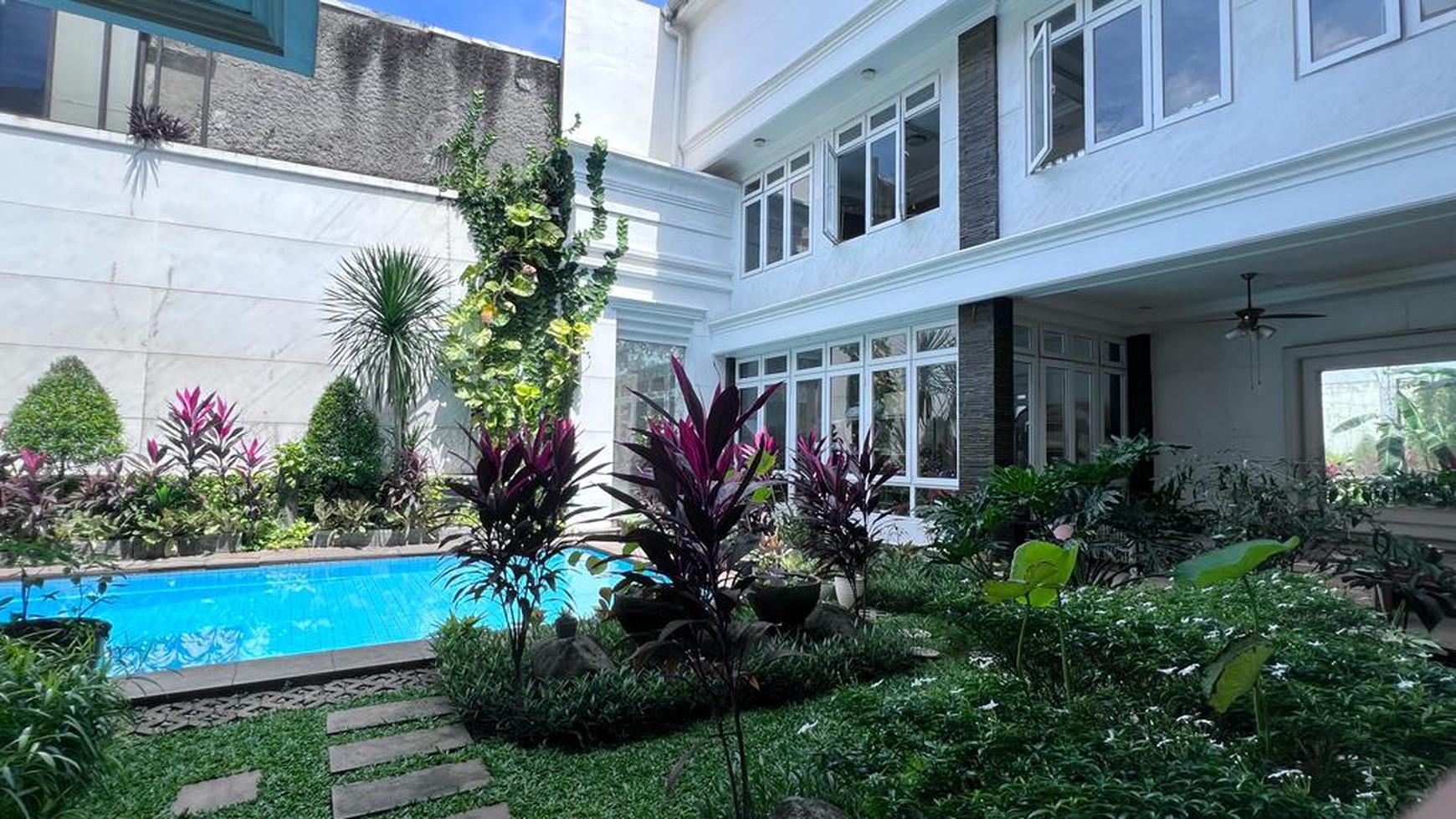 Rumah cantik di Kemang Utara