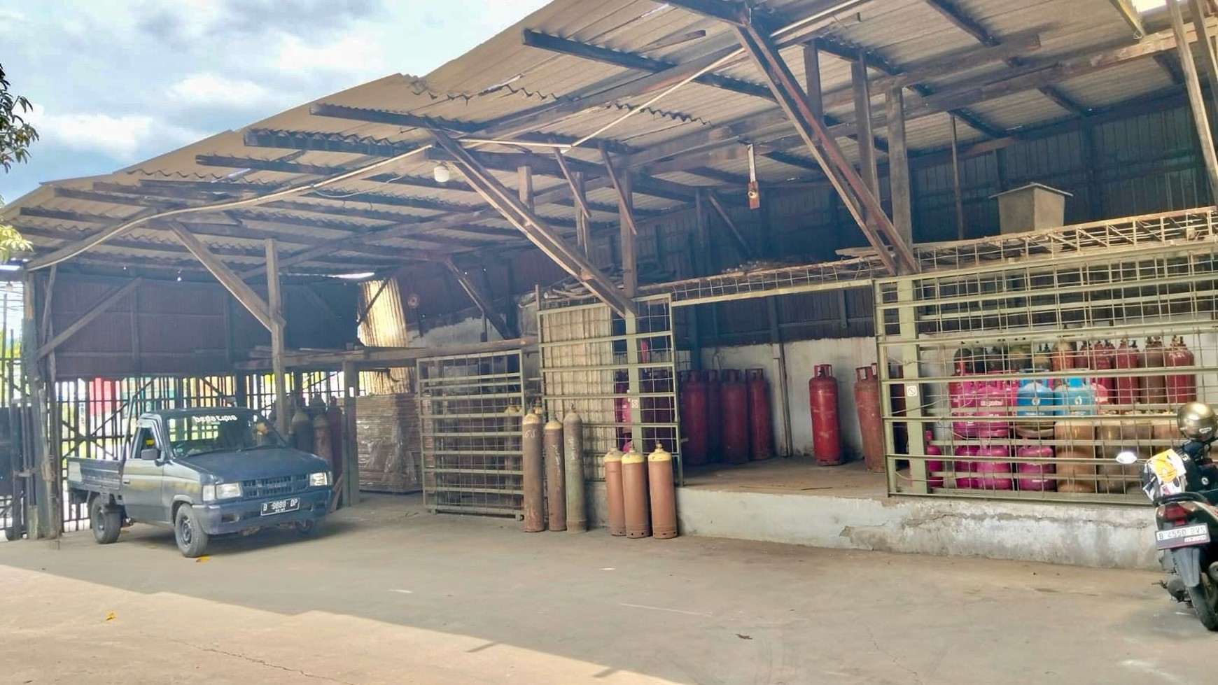 Dijual Rumah & Toko di Lokasi Super Strategis - Jalan Kapuk Raya, Jakarta Barat