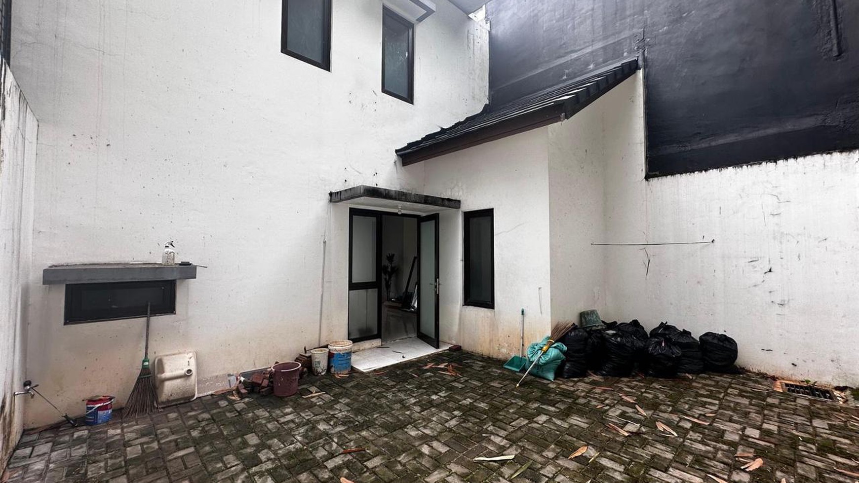 Rumah strategis di Delatinos