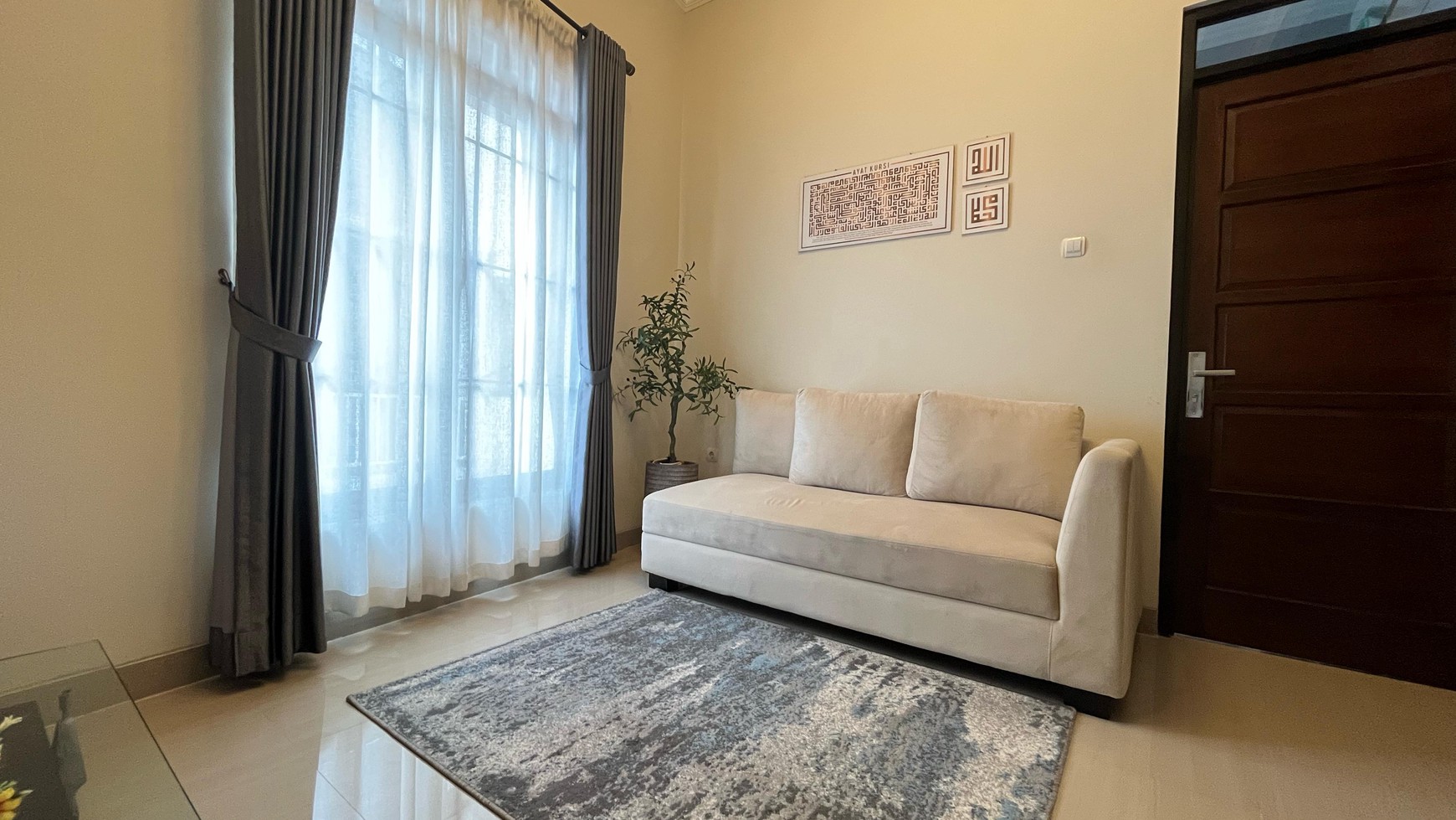 Rumah 3 Lantai Full Furnished di Jagakarsa Desain Minimalis Lengkap Rooftop Cantik