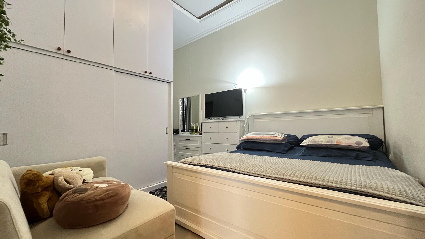 Rumah 3 Lantai Full Furnished di Jagakarsa Desain Minimalis Lengkap Rooftop Cantik