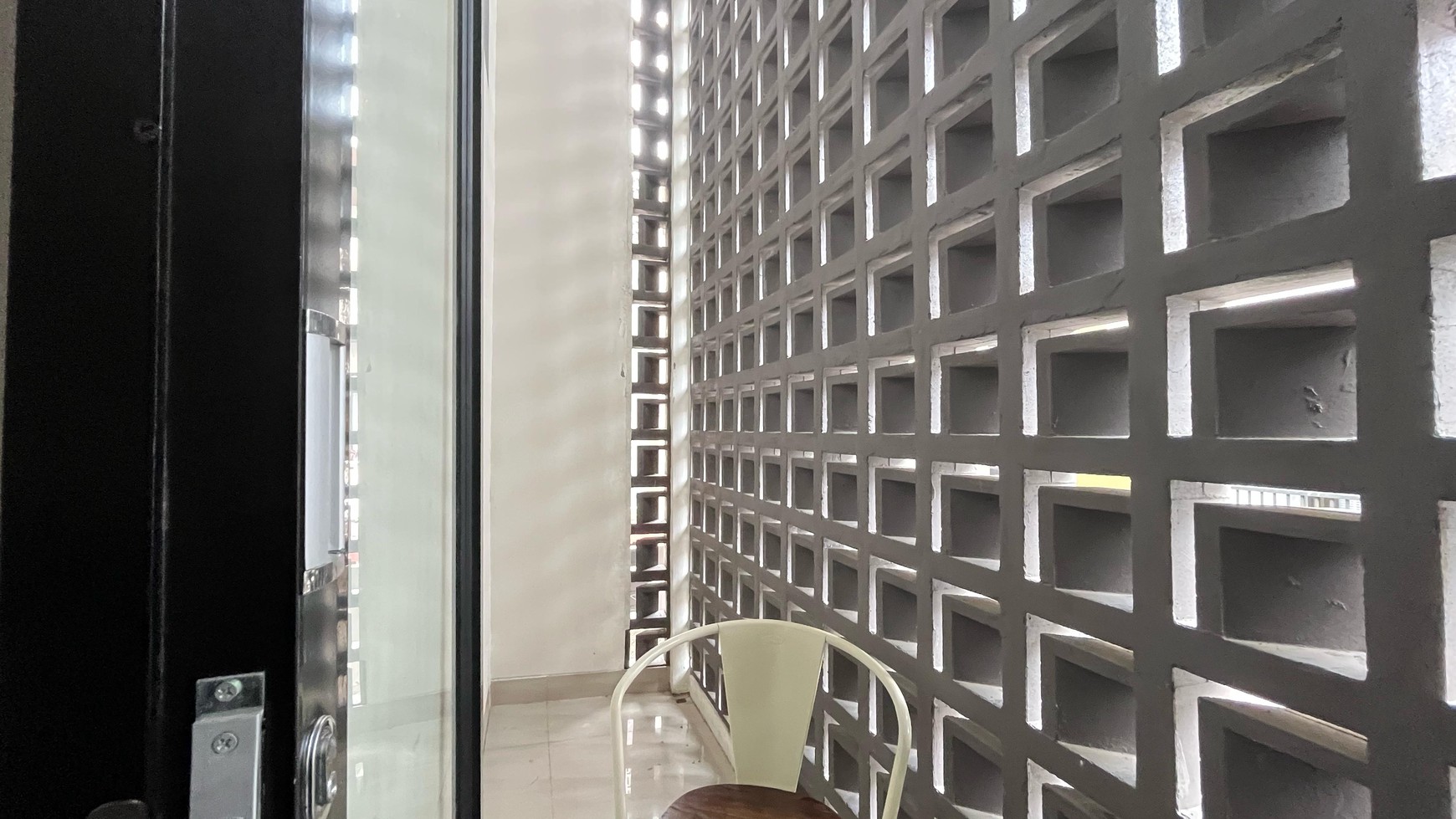 Rumah 3 Lantai Full Furnished di Jagakarsa Desain Minimalis Lengkap Rooftop Cantik