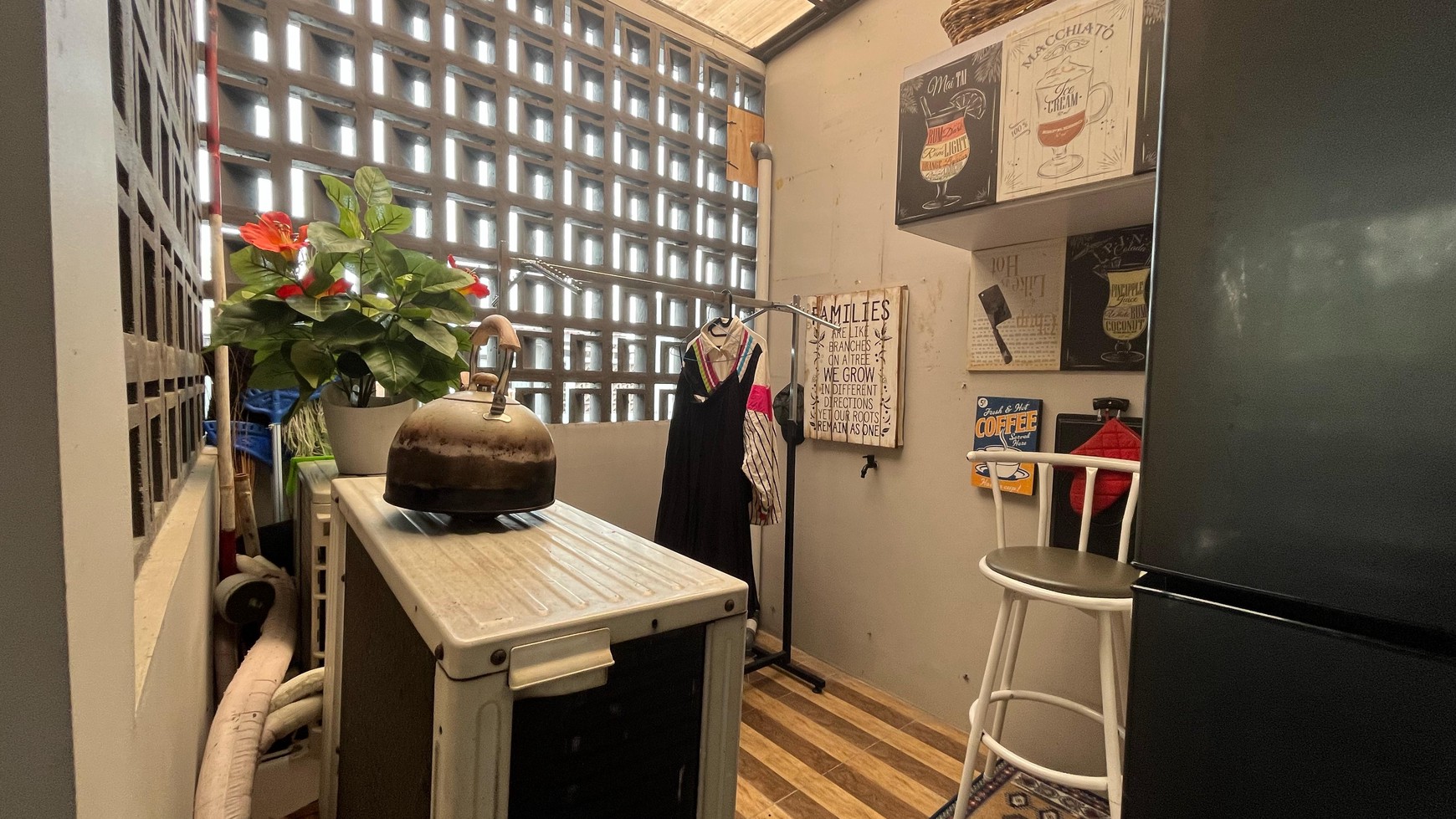 Rumah 3 Lantai Full Furnished di Jagakarsa Desain Minimalis Lengkap Rooftop Cantik