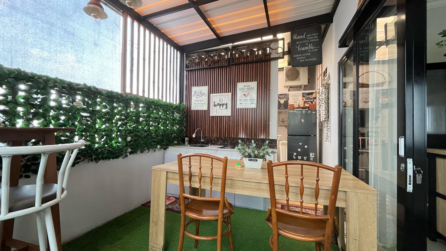 Rumah 3 Lantai Full Furnished di Jagakarsa Desain Minimalis Lengkap Rooftop Cantik