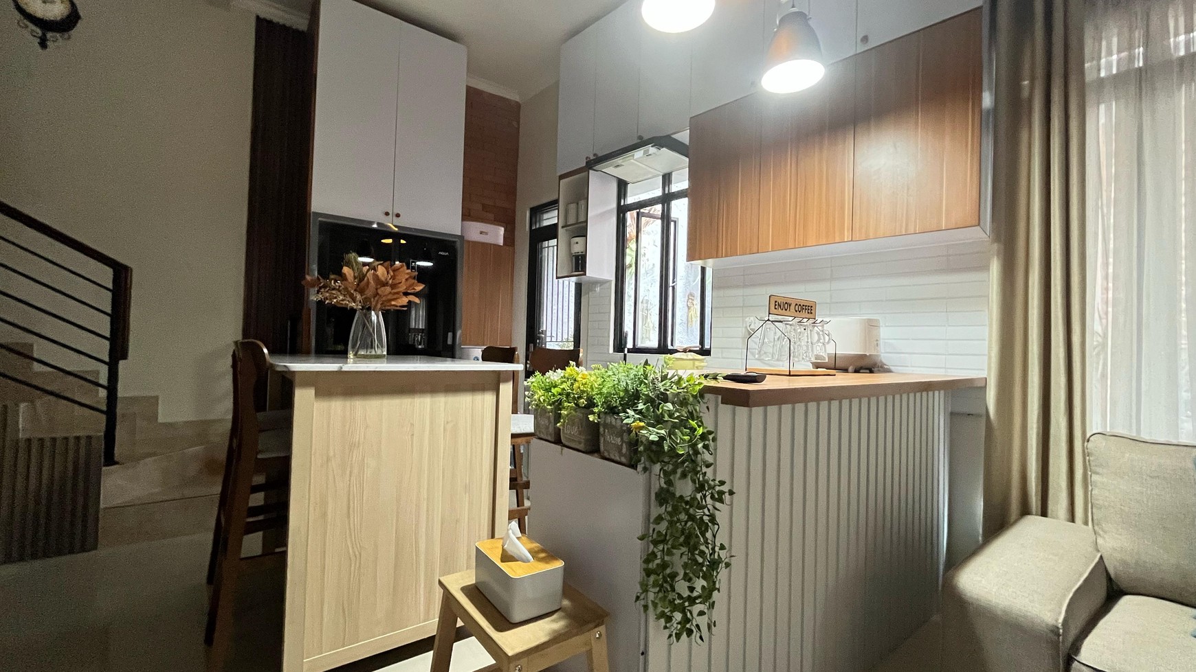 Rumah 3 Lantai Full Furnished di Jagakarsa Desain Minimalis Lengkap Rooftop Cantik