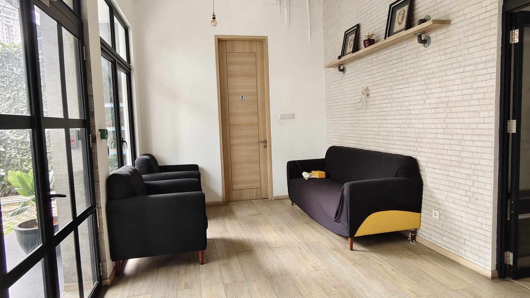 DiJual Rumah Ruang Usaha Kantor di Jl. Permata Berlian Jakarta Selatan