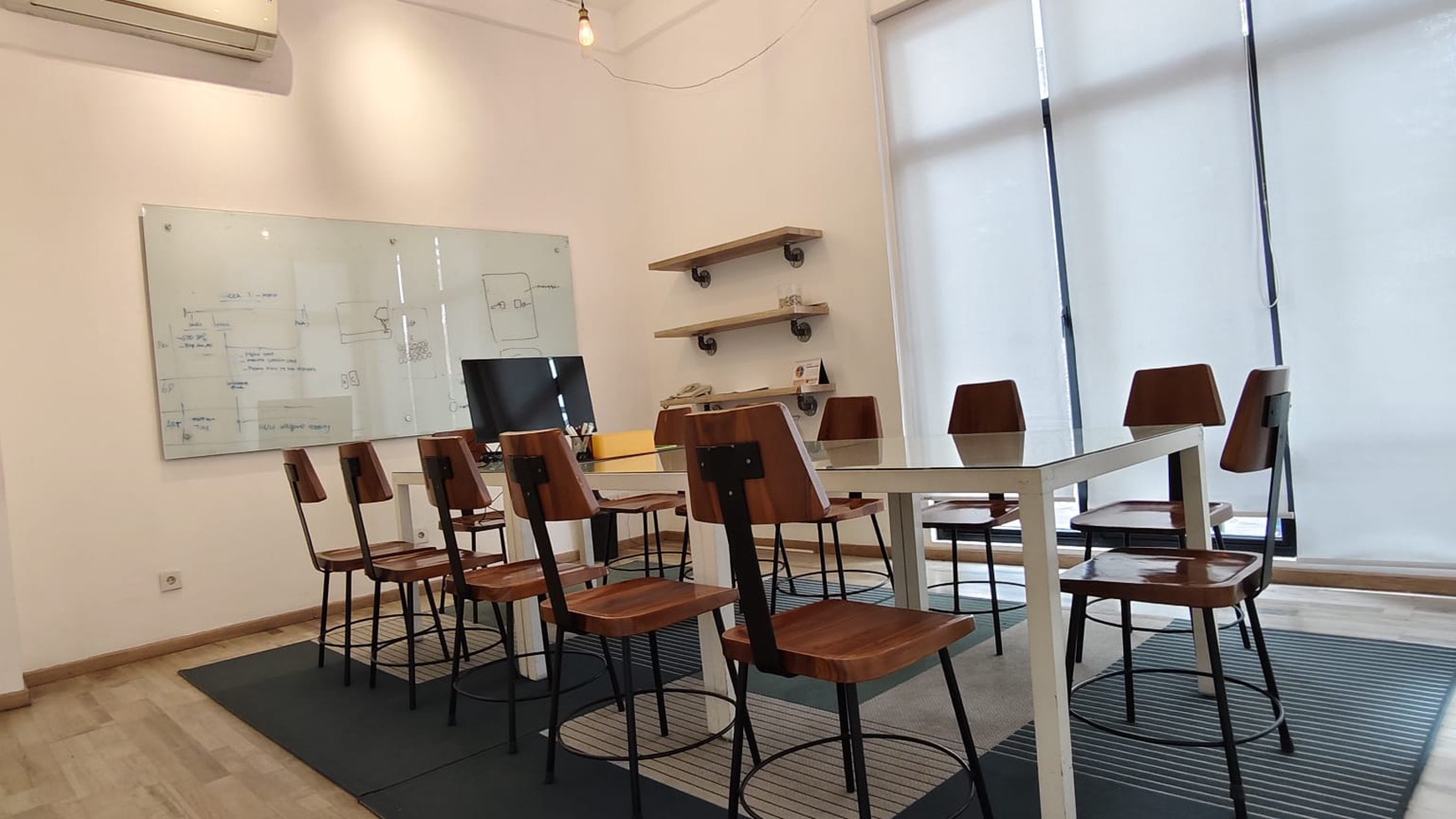 DiJual Rumah Ruang Usaha Kantor di Jl. Permata Berlian Jakarta Selatan