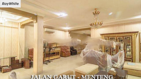 FOR SALE Rumah Menteng 2 lantai Jalan Garut Jakarta Pusat
