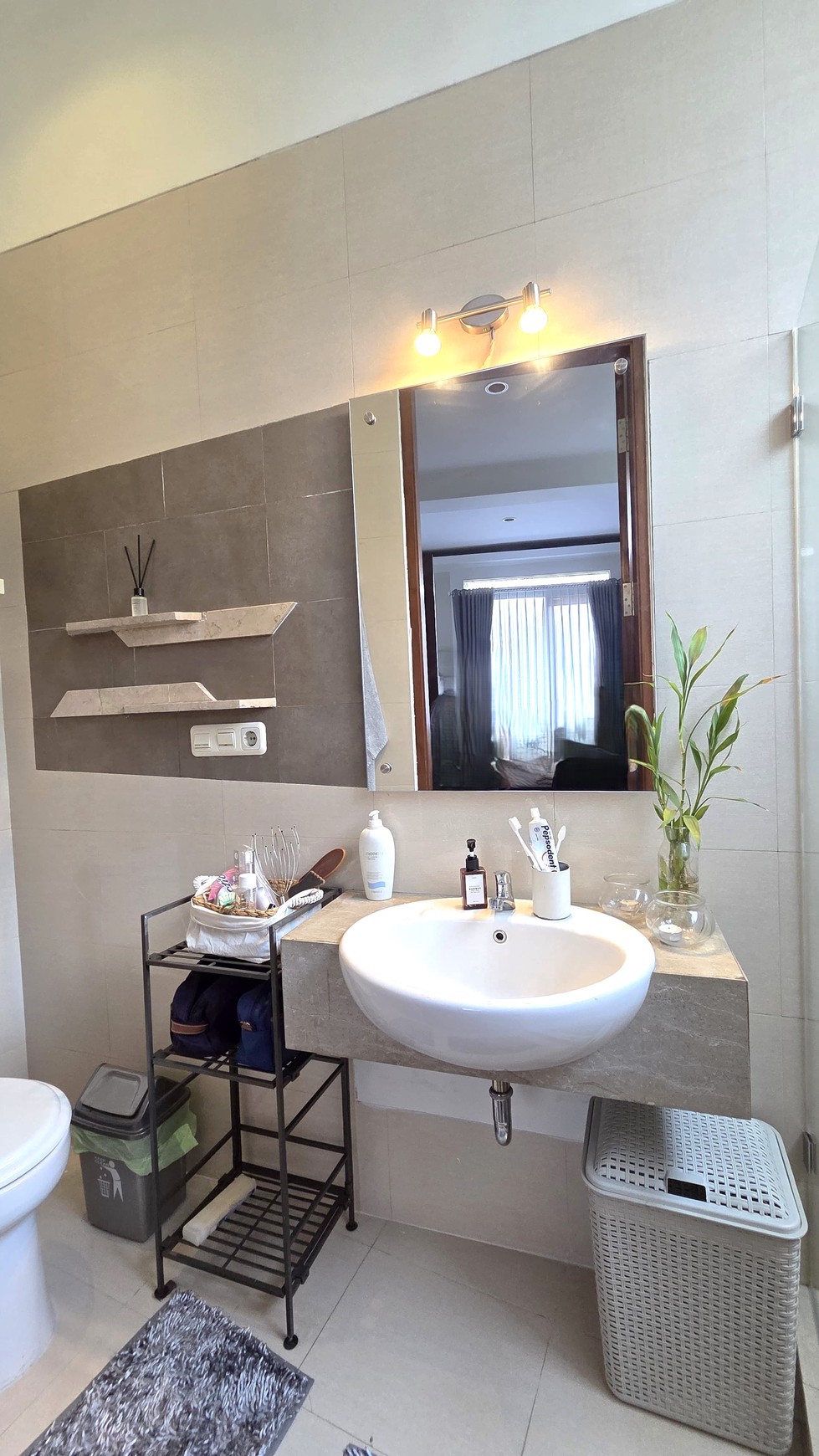 Rumah cantik siap huni di Bintaro Jaya