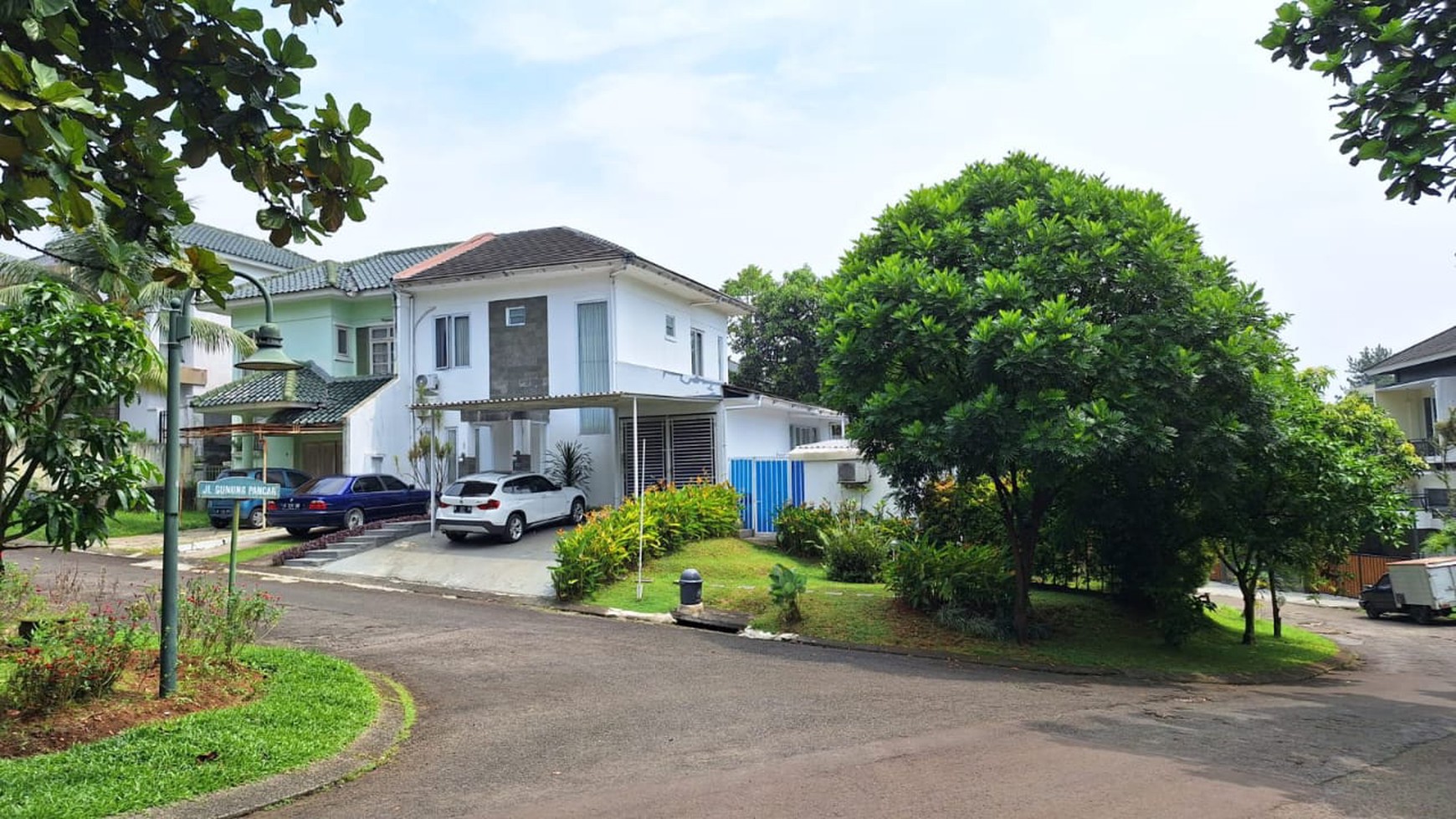 RUMAH DIJUAL DI BUKIT GOLF HIJAU SENTUL