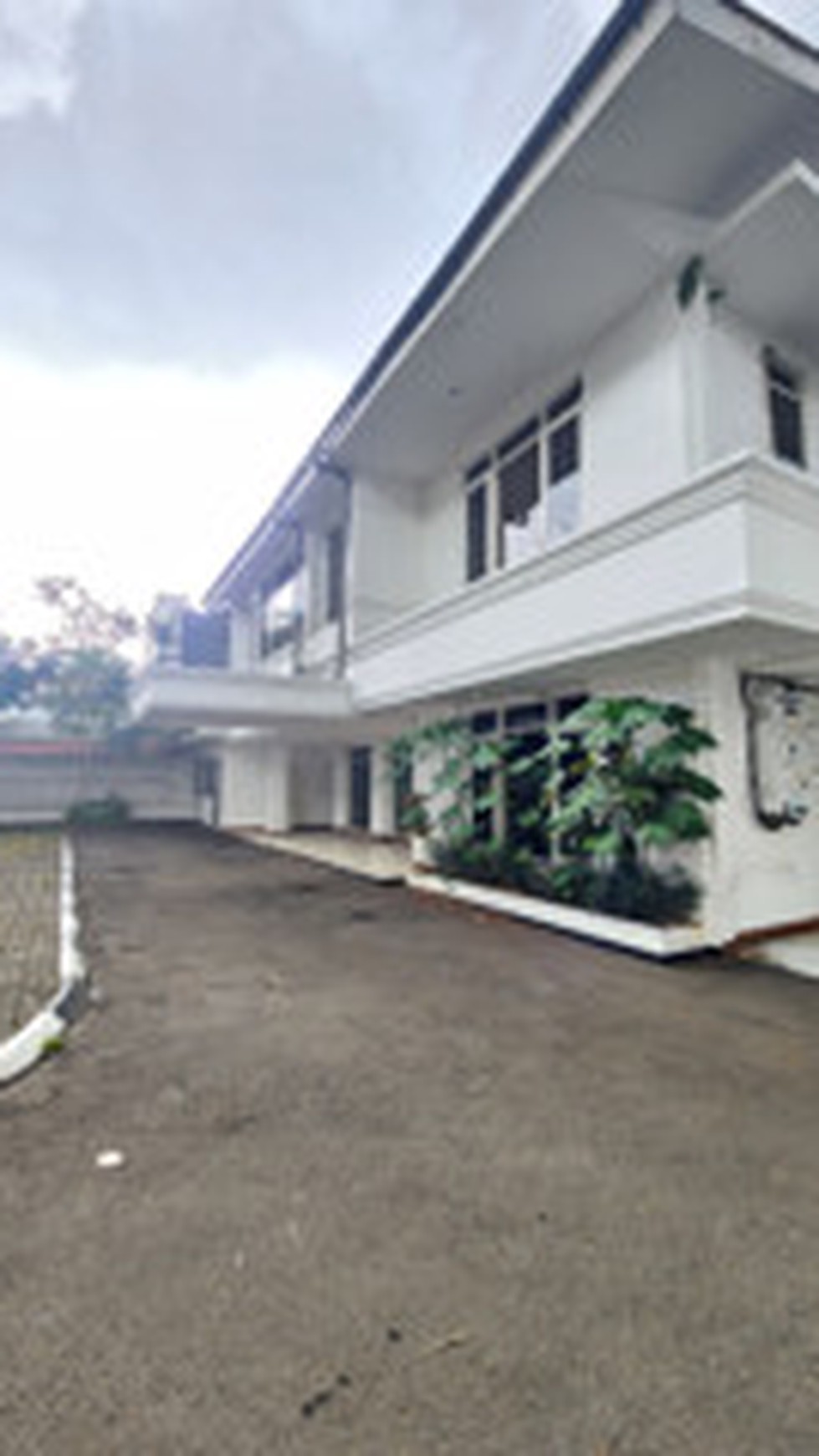 Disewakan Rumah Besar cocok untuk kantor