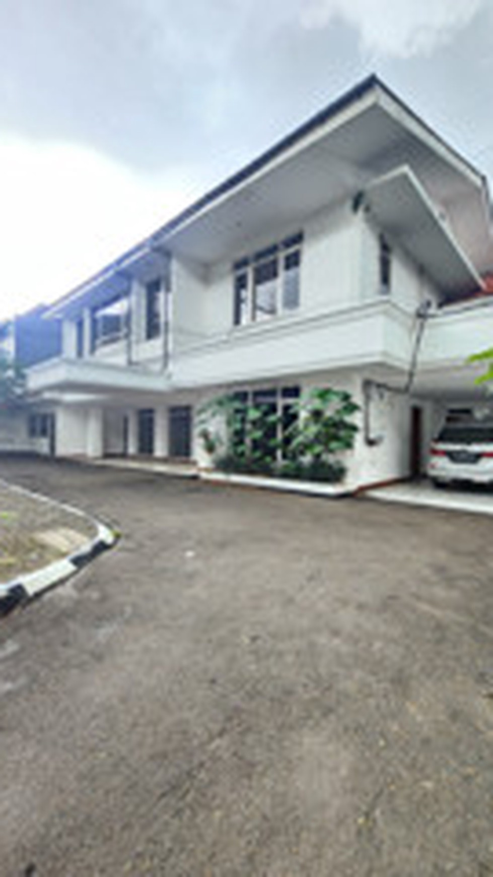 Disewakan Rumah Besar cocok untuk kantor