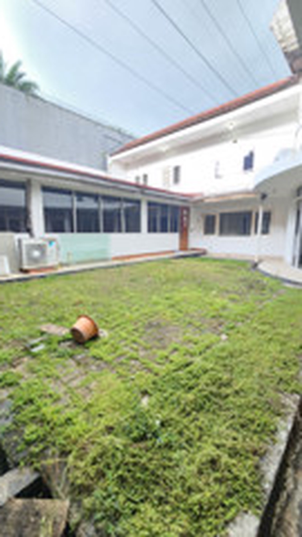 Disewakan Rumah Besar cocok untuk kantor