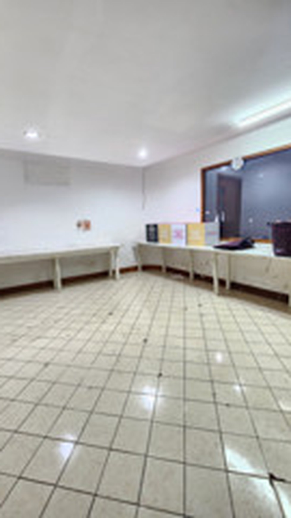 Disewakan Rumah Besar cocok untuk kantor