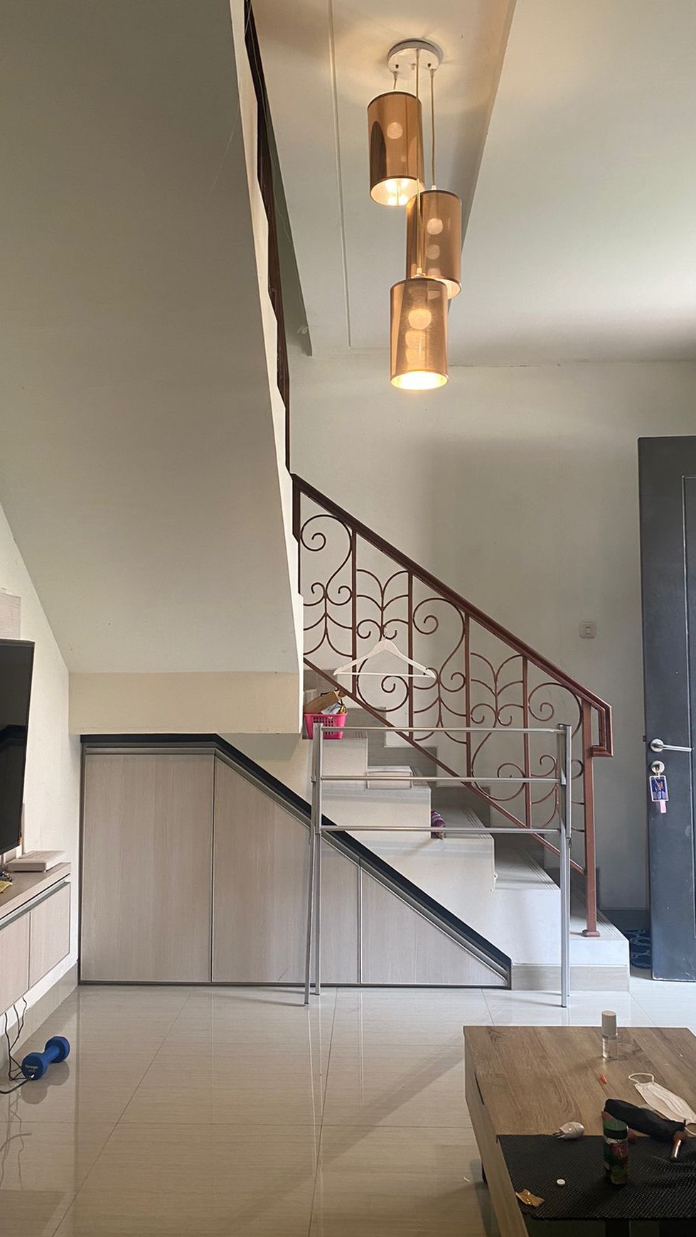 RUMAH DENGAN KONSEP MINIMALIS MODERN DI LOKASI STRATEGIS DI CLUSTER D'CATALUNA JABABEKA CIKARANG