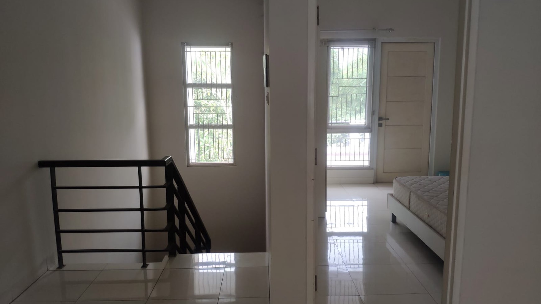 Rumah 2 lantai di Raffles Hills siap huni harga nego