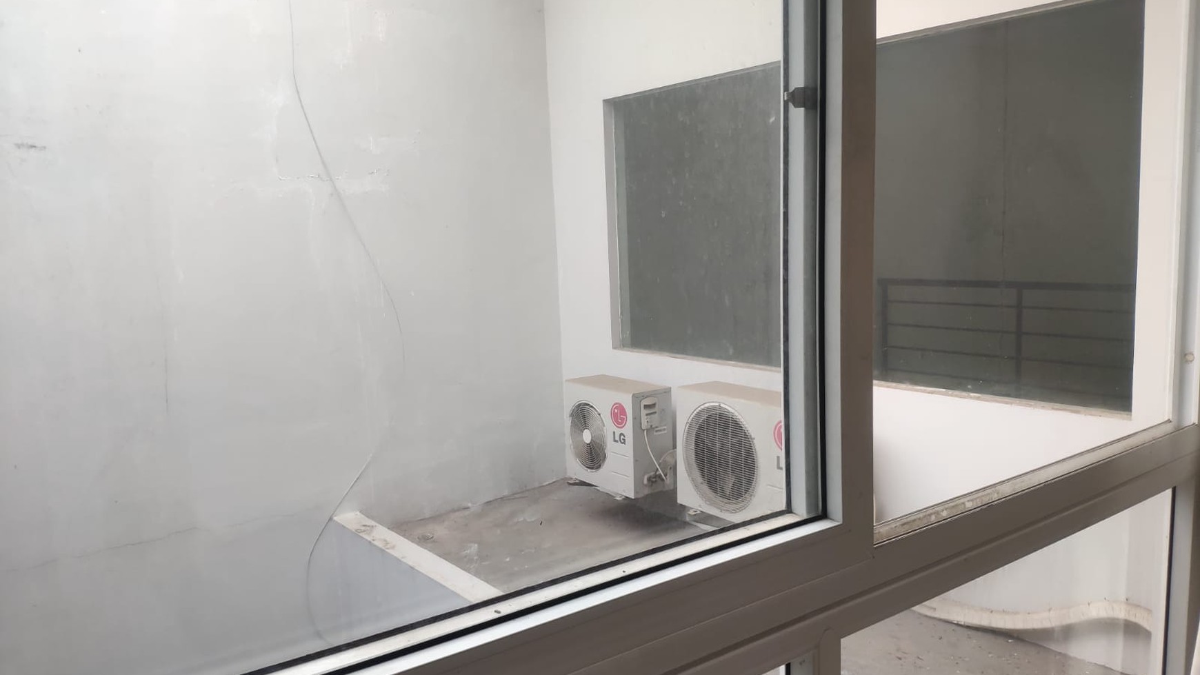 Rumah 2 lantai di Raffles Hills siap huni harga nego