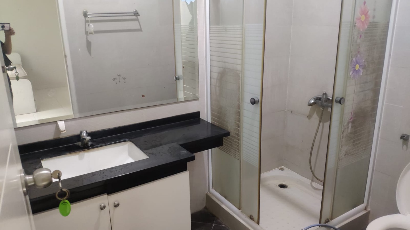 Rumah 2 lantai di Raffles Hills siap huni harga nego