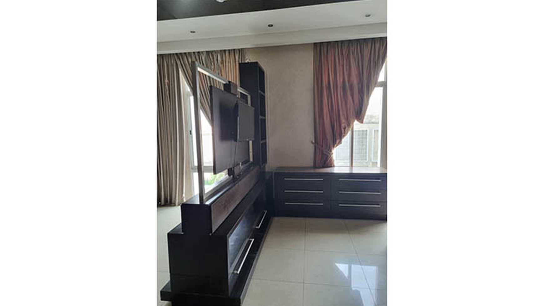 Rumah The Kew Residence, Kelapa Gading