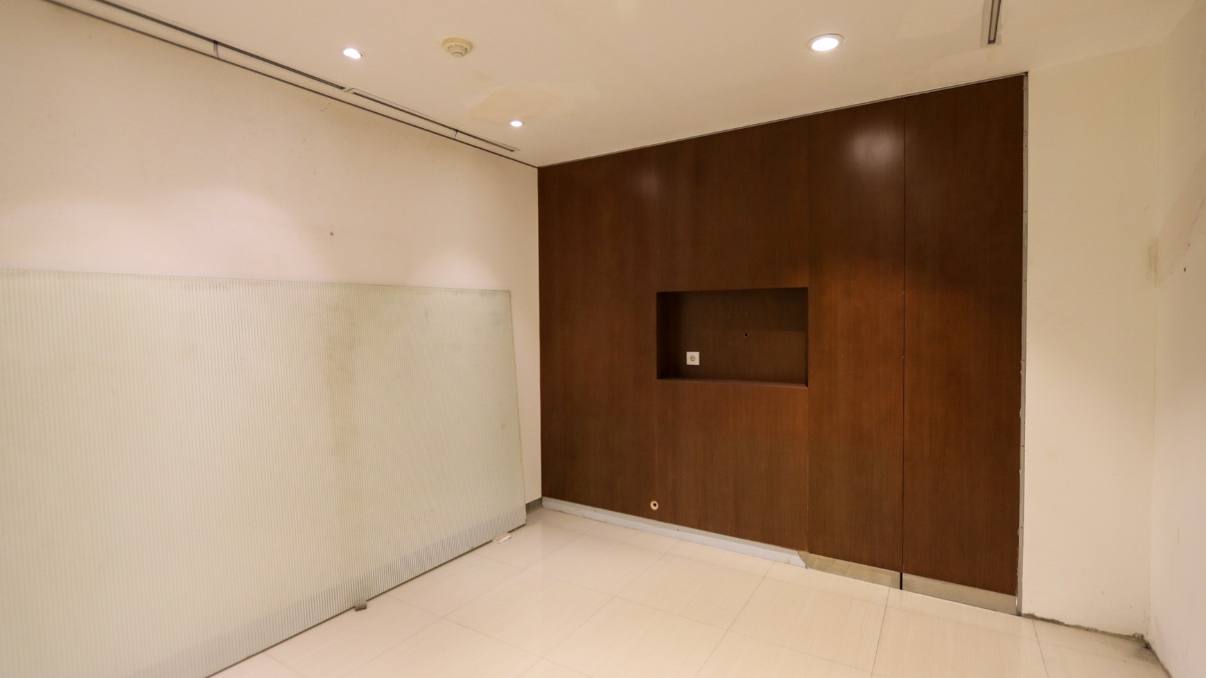 RUKO STRATEGIS DI BULEVAR KELAPA GADING, DEKAT MOI & MAL KELAPA GADING, COCOK UNTUK CAFE RESTO, KANTOR, SHOWROOM, KLINIK SALON