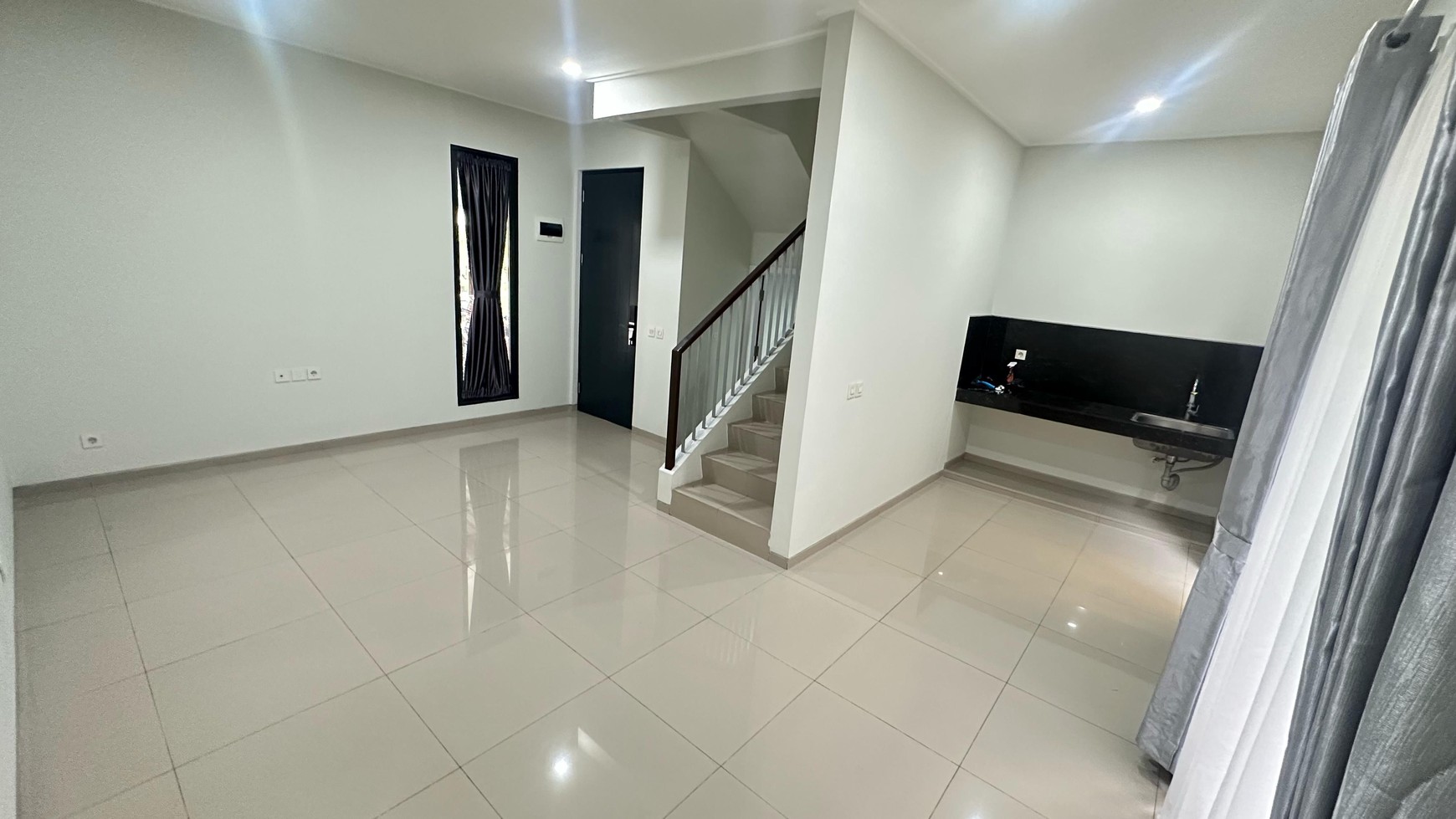 Di Sewa Rumah 2 Lantai Nyaman dan Asri di Cipiutat