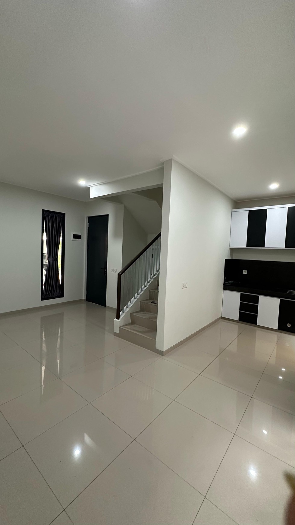 Di Sewa Rumah 2 Lantai Nyaman dan Asri di Cipiutat