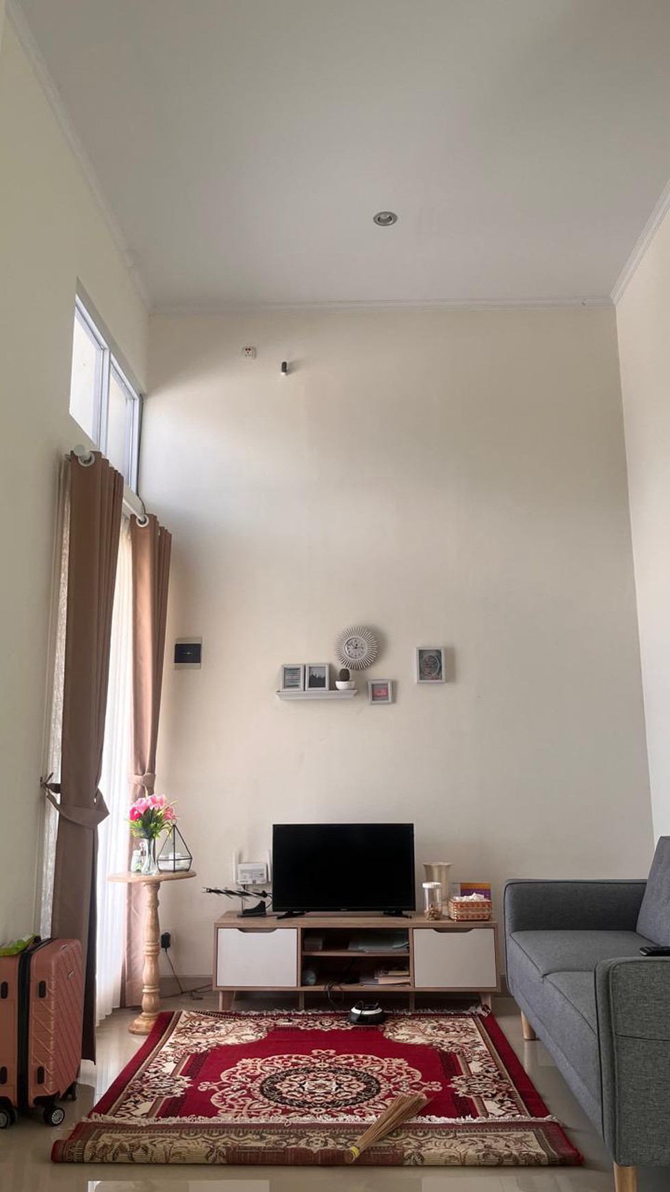 Di jual Cepat!! Rumah Siap Huni dengan Hunian Nyaman dan Asri Lokasi Strategis @Bintaro