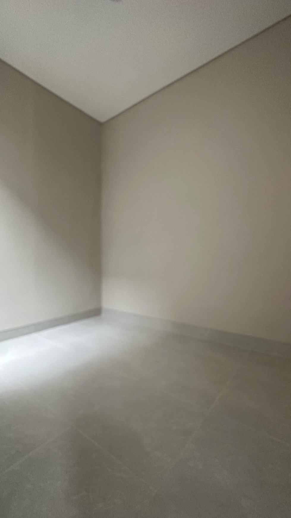 Dijual Rumah Baru dekat menuju ke Country Club  dan Sekolah Paramount Petals