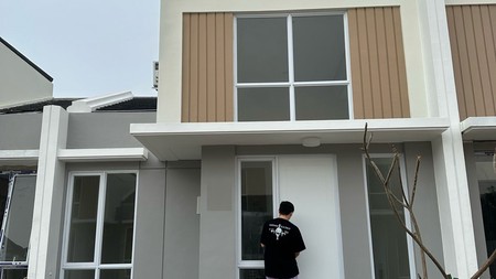 Dijual Rumah Baru dekat menuju ke Country Club  dan Sekolah Paramount Petals